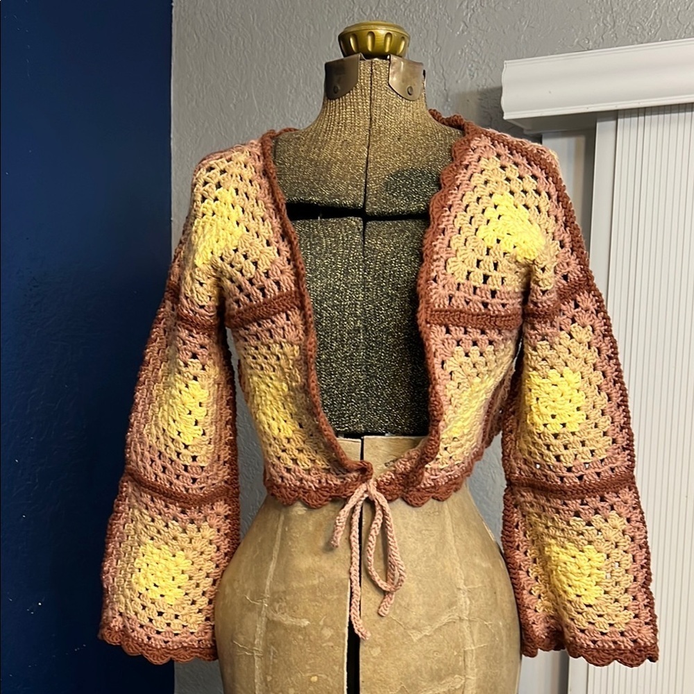HANDMADE GRANNY BELLS SQUARE KNIT CROP SWEATER BROWN CREAM SMALL